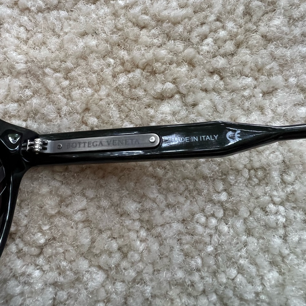 Bottega Veneta Sunglaases - Picture 6 of 9